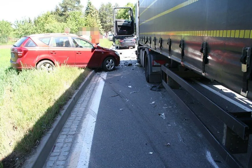Cizinec s kamionem přejel do protisměru a přišla srážka. Nadýchal přes jeden a půl promile