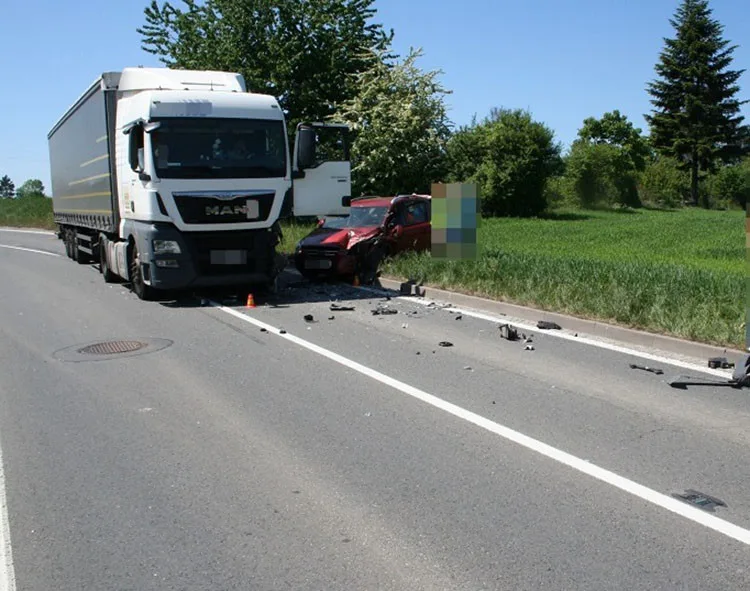 Cizinec s kamionem přejel do protisměru a přišla srážka. Nadýchal přes jeden a půl promile