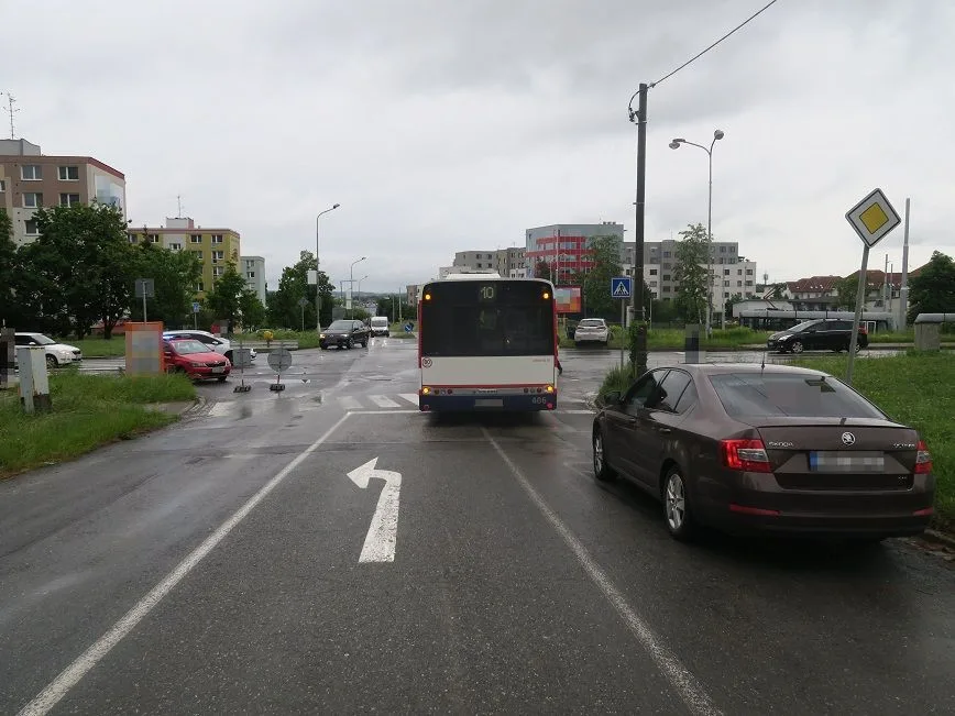 Dopravní nehoda na křižovatce ulici Okružní a I. P. Pavlova v Olomouci