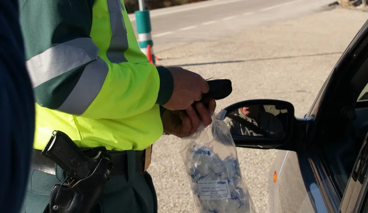 size3-16376651182139-207-policie-na-jicinsku-kontrolovala-alkohol-a-drogy-za-volantem-rozdala-pokuty-a-jednomu-ridici-hrozi-v