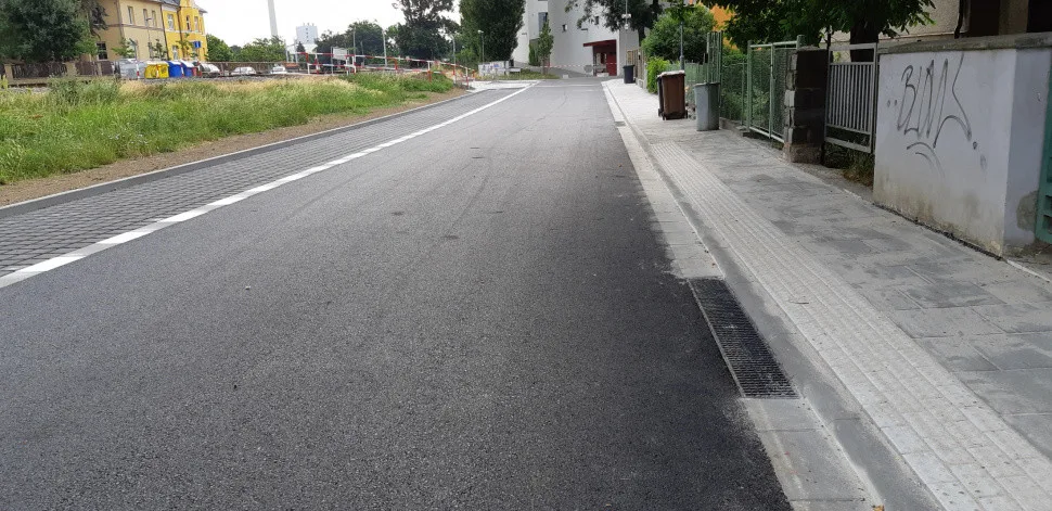 Loni v létě byla dokončena oprava Krakovské ulice, nyní na ni naváže rekonstrukce sousední Rokycanovy ulice