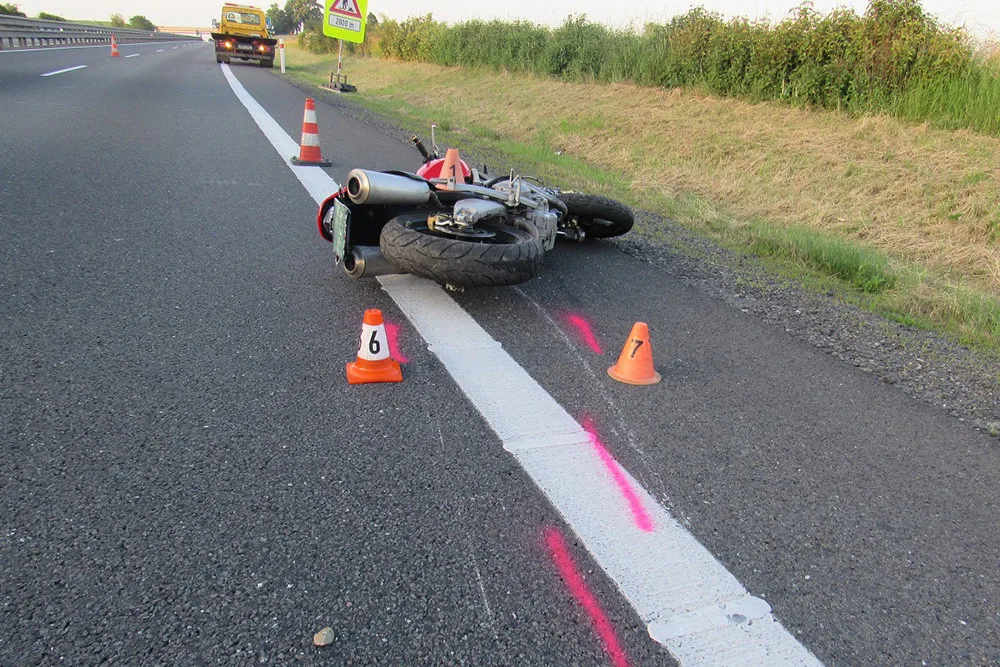 Dopravní nehoda motorkářky na dálnici D46 u Prostějova