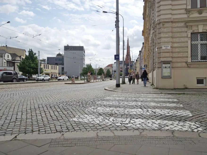 Radnice ubezpečuje, že na třídě Svobody žádné přechody pro chodce rušit nechce