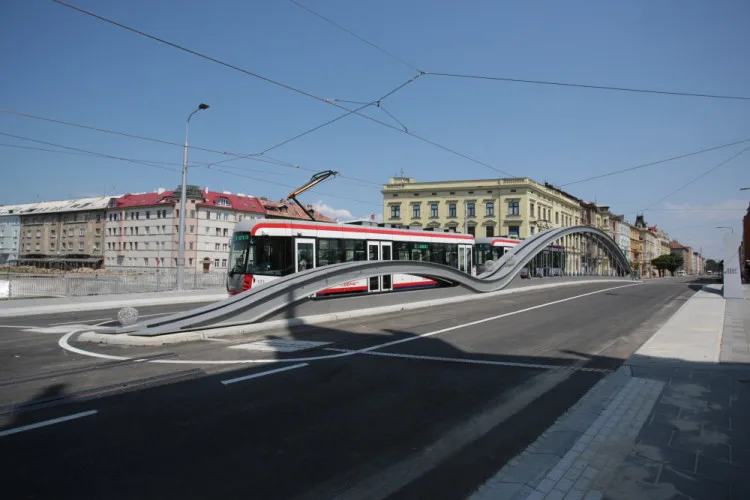 Po více než dvou letech jezdí tramvaje Dopravního podniku města Olomouce opět přes Masarykovu třídu