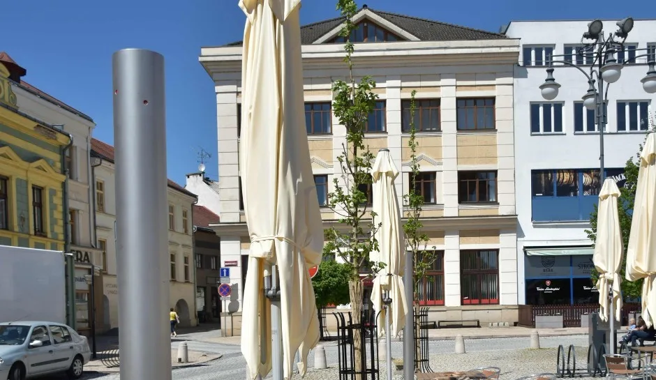 Zrovna v době veder se mlžítka na náměstí v Hranicích pokazila. Město urguje opravu