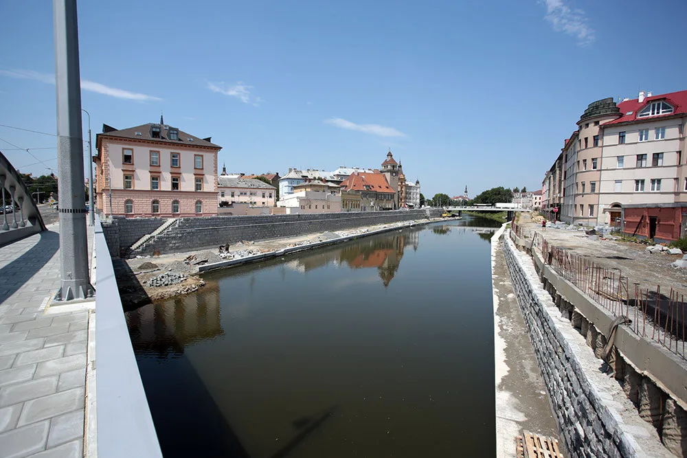 Stavba protipovodňových opatření nedaleko centra Olomouce - ilustrační foto