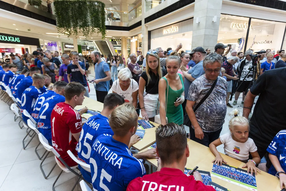FOTOGALERIE: Sigmáci se představili fanouškům v Šantovce. Na ligu mají připravené i žluté dresy