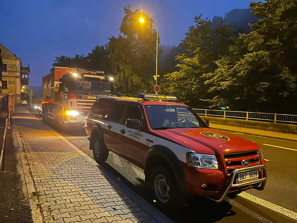 Na pomoc Českému Švýcarsku: k požáru u Hřenska vyrazili i hasiči z Olomouckého kraje
