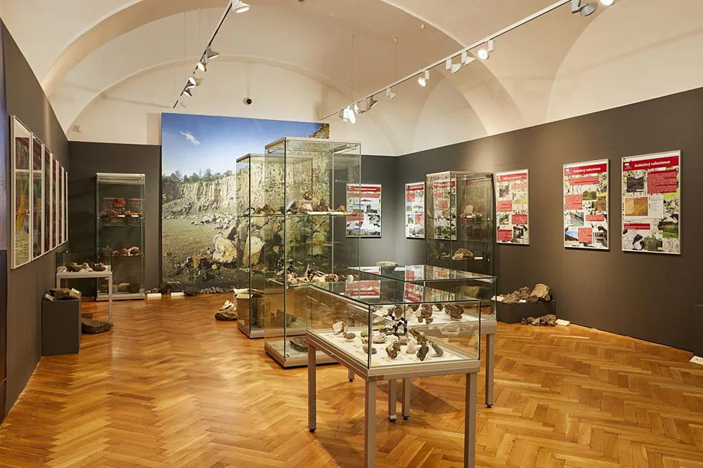 Návrat k dobám dávných sopek. Výstava představí výbušnou historii Moravy a Slezska