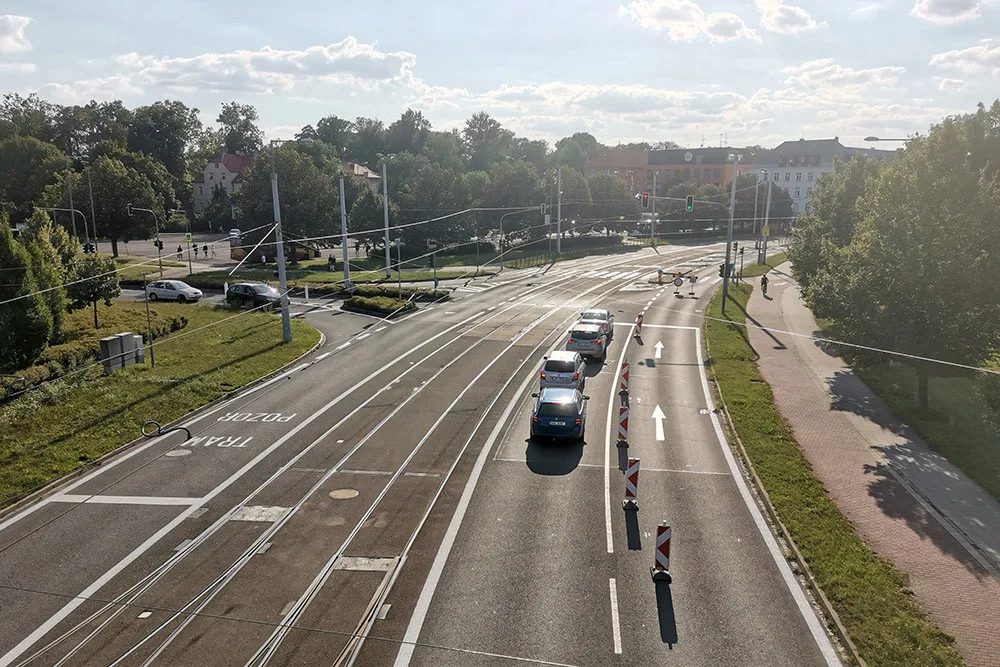 Tramvajovou trasu kolem tržnice čeká měsíční výluka. Pokračuje oprava křižovatek