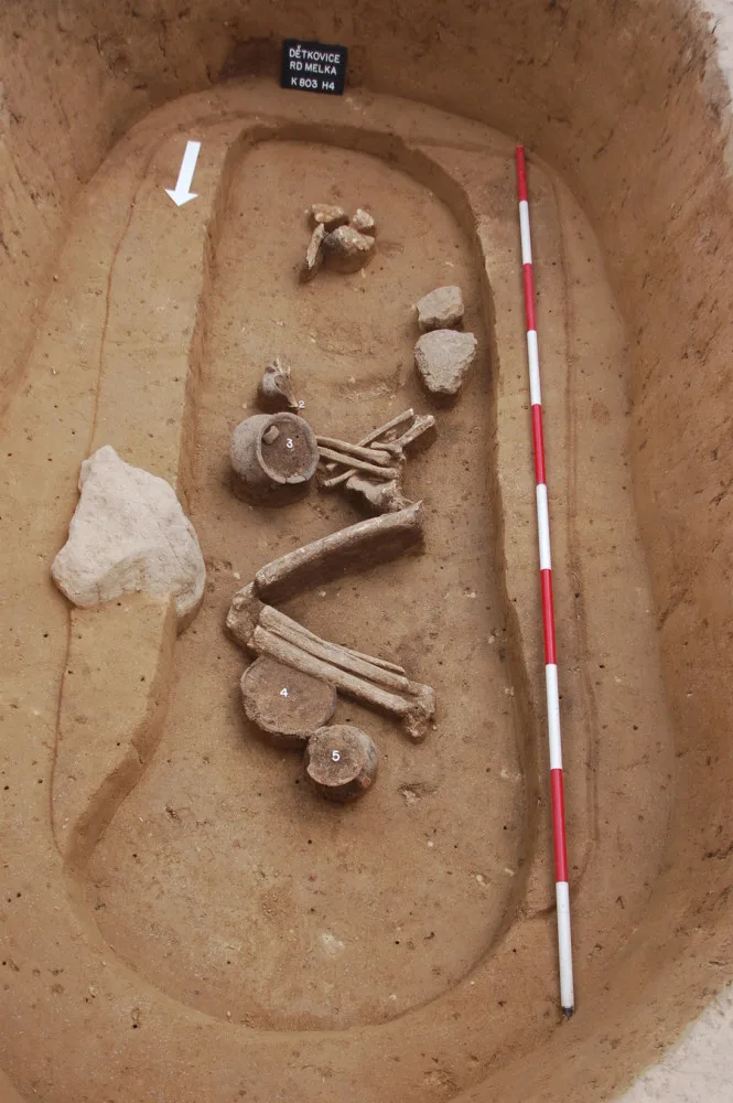 U Dětkovic archeologové objevili další tisíce let staré hroby, některé byly vykradené