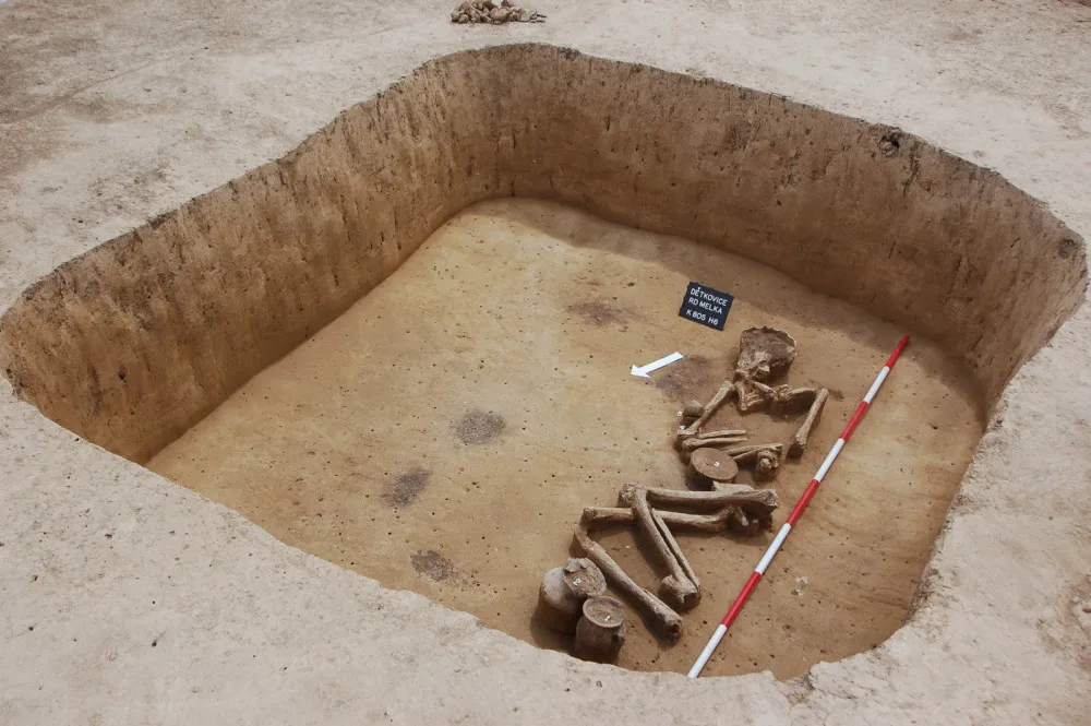 U Dětkovic archeologové objevili další tisíce let staré hroby, některé byly vykradené