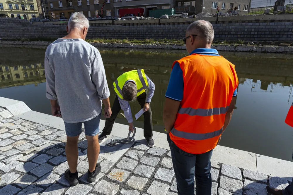Koncerty, lodičky i prodej kávy a zmrzliny. Náplavka u Moravy vzbuzuje zájem i u podnikatelů