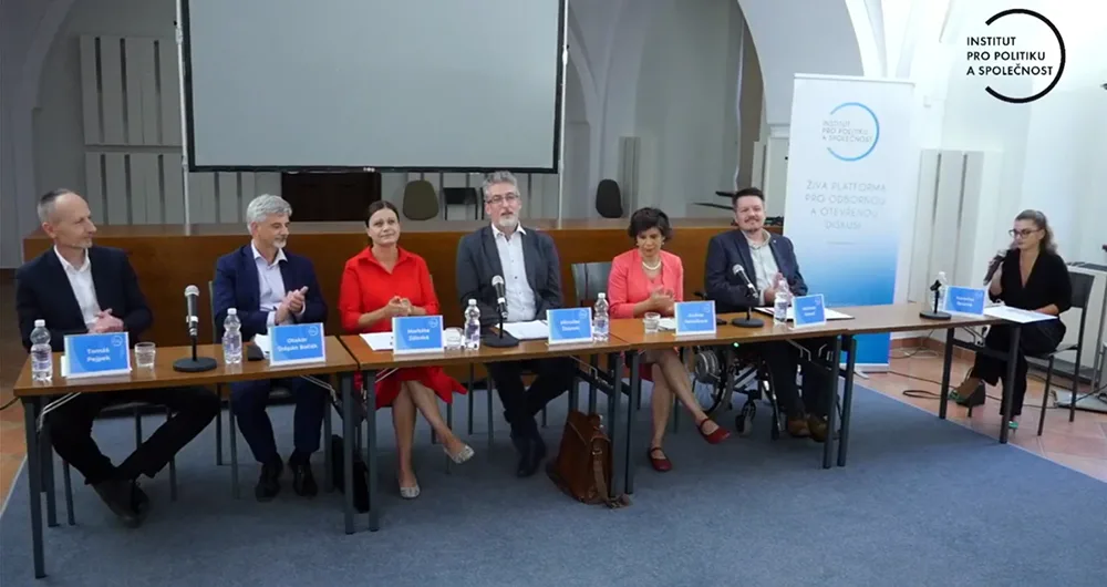 Předvolební debata v Olomouci: kandidáti diskutovali o bydlení, parkování i platbách za MHD jako za Netflix