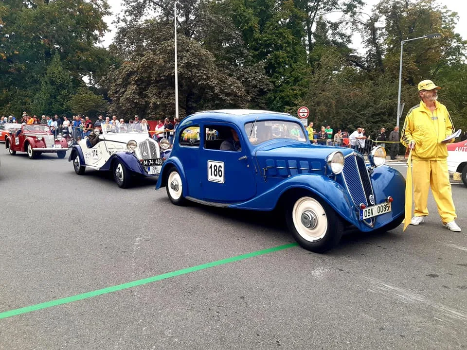 TIP NA VÍKEND: Šternberk obsadí historická auta a motorky, náměstí ožije hudbou i přehlídkou pivovarů