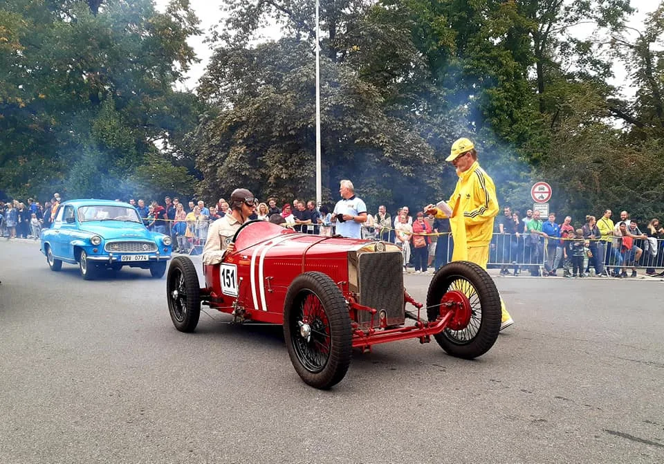TIP NA VÍKEND: Šternberk obsadí historická auta a motorky, náměstí ožije hudbou i přehlídkou pivovarů