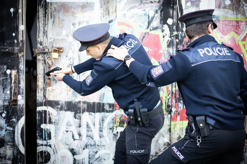 Setkání s kosmonautem, záhada zamčeného pokoje, šnek na dálnici. I to občas řeší policisté z Mohelnice