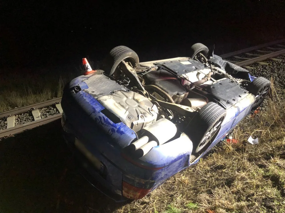 Jednadvacetiletá řidička s téměř dvěma promile skončila nad ránem u Postřelmova na střeše