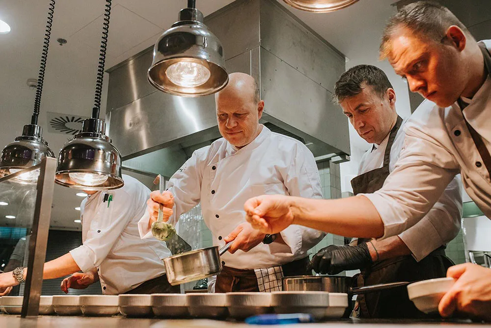 Netradiční kachna i speciality z Grandhotelu Pupp. Roman Paulus chystá sérií degustační večerů