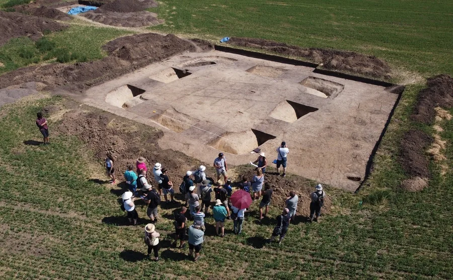 U Němčic nad Hanou archeologové objevili zabité meče. Šlo o keltský rituál po smrti bojovníka