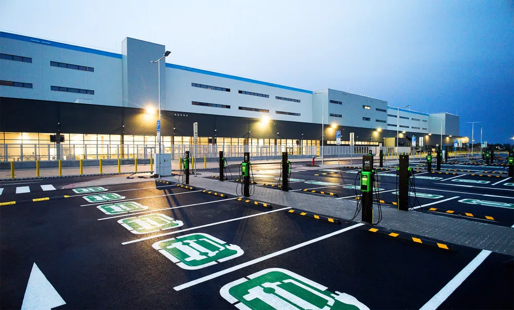 Stavba distribučního centra Amazonu u Kojetína je u konce. Přišlo na pět miliard