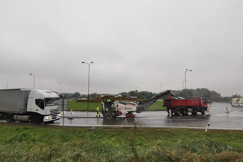 Asfaltování kruháče u Globusu zacpalo příjezd do Olomouce. Motoristé si počkají na trase od Mohelnice