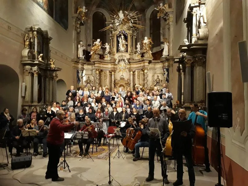 Šumperský vánoční sbor pod vedením Víta Rozehnala