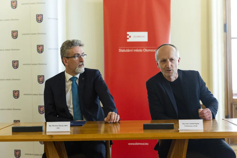 ANO podepsalo koaliční smlouvu s Piráty, ProOlomouc a spOLečně. V radě bude sedm nováčků