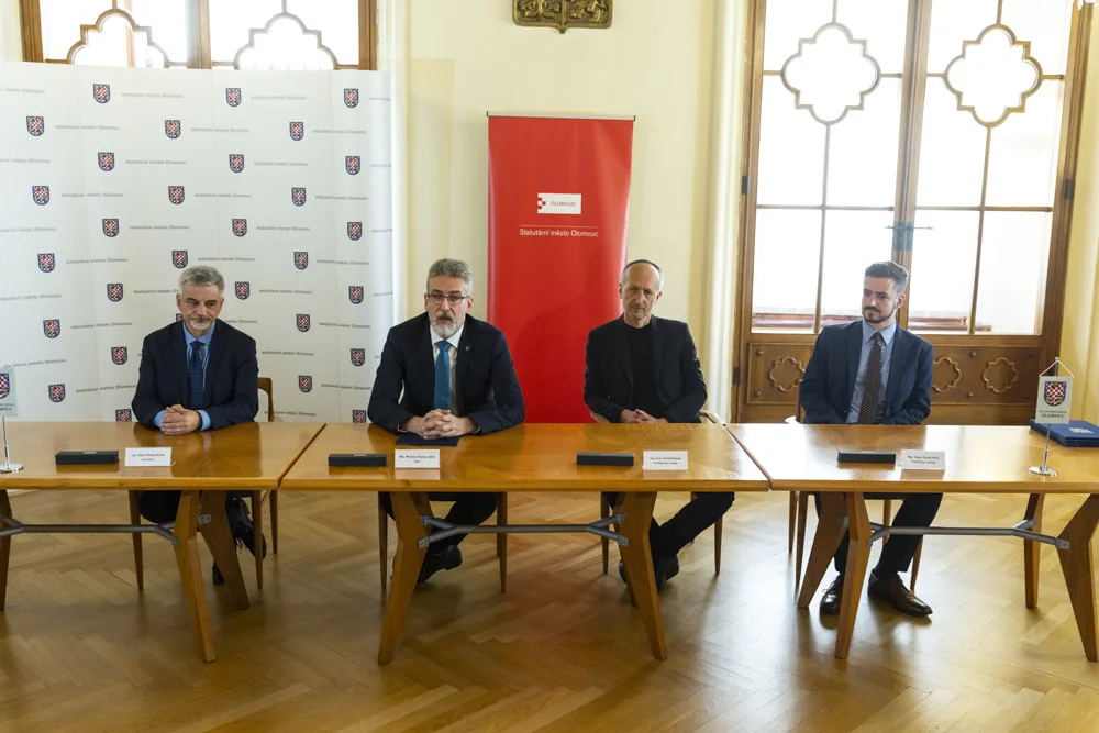 ANO podepsalo koaliční smlouvu s Piráty, ProOlomouc a spOLečně. V radě bude sedm nováčků