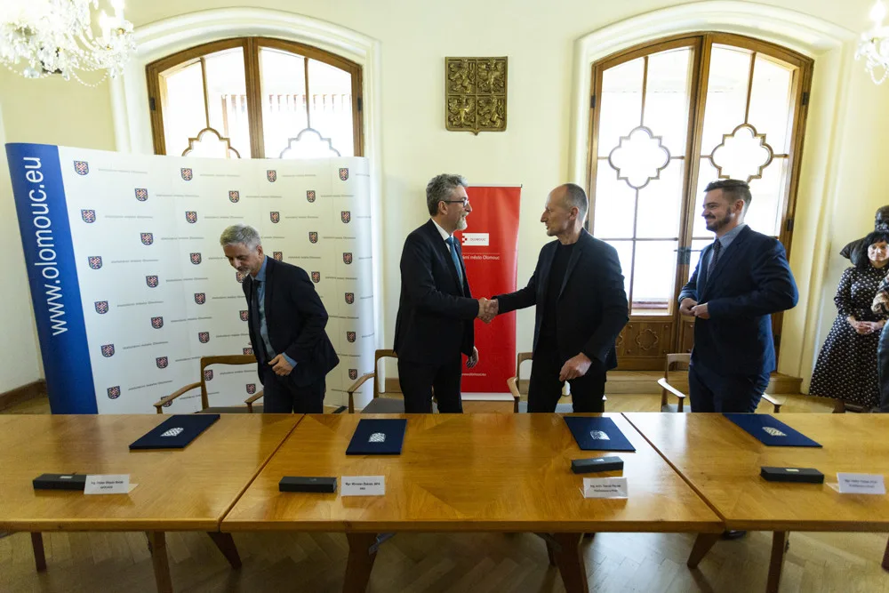 ANO podepsalo koaliční smlouvu s Piráty, ProOlomouc a spOLečně. V radě bude sedm nováčků