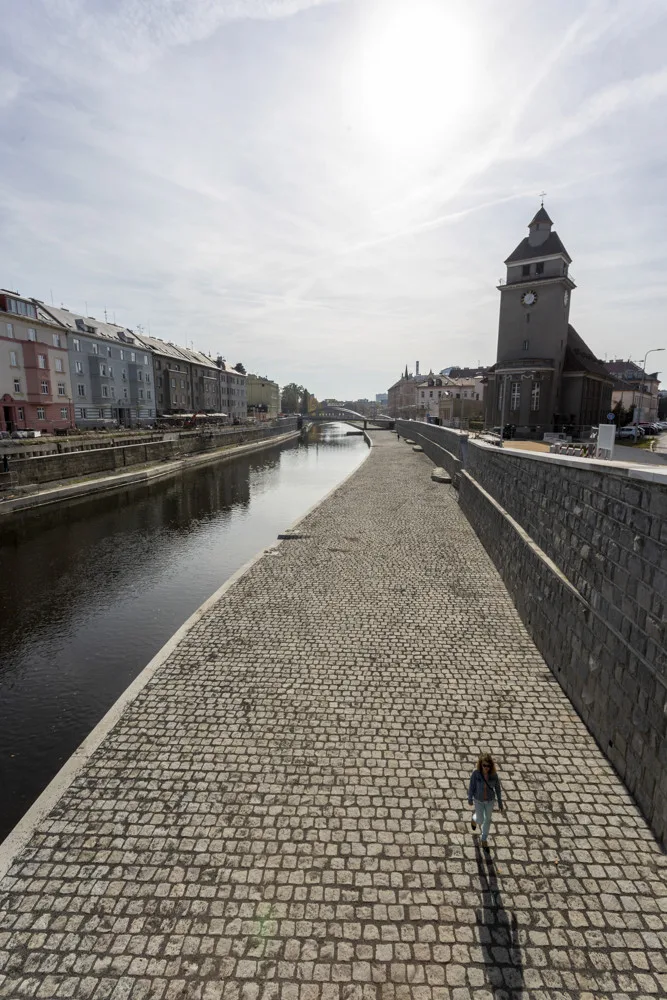 FOTOGALERIE: Olomoucká náplavka je po kolaudaci otevřená. Stavba u Moravy ještě pokračuje