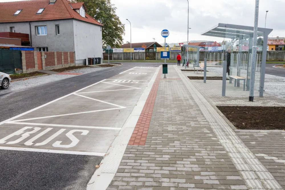 Nový kruhový objezd v Určicích nahradí nepřehlednou křižovatku. Průjezd bude plynulejší