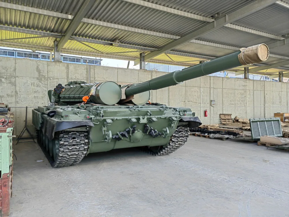 Ze Šternberka vyrazil na Ukrajinu tank Tomáš. Češi se na něj složili ve sbírce