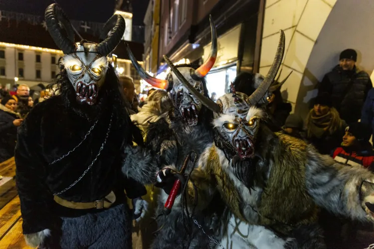 Krampus čerti z Olomouce zavítali do centra města už loni při
