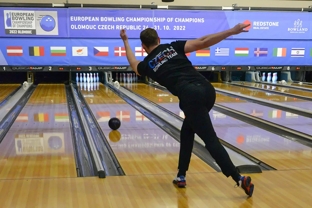 Napínavé souboje na naleštěných drahách: Olomouc hostí evropský šampionát bowlingových mistrů