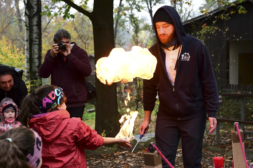 Hrůzné kostýmy, krampusáci i dýně pro zvířata. V Zoo Olomouc pokračuje Strašidelný týden