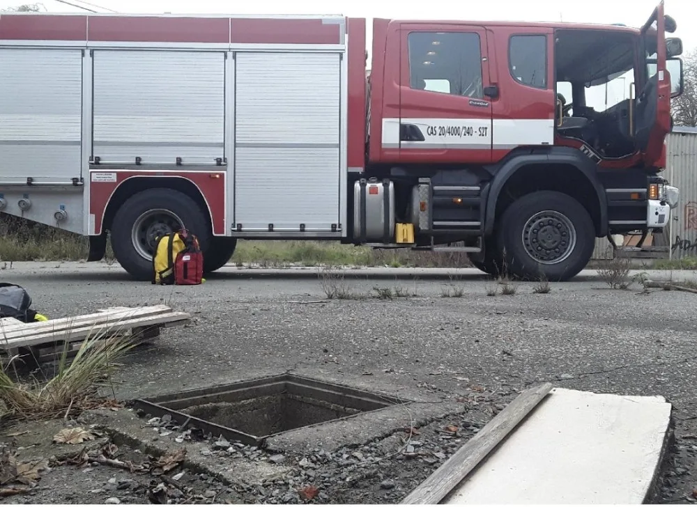 Stateční chlapci zachránili v Dolní Sukolomi kamaráda, který při stavbě bunkru spadl do jímky a mohl se utopit