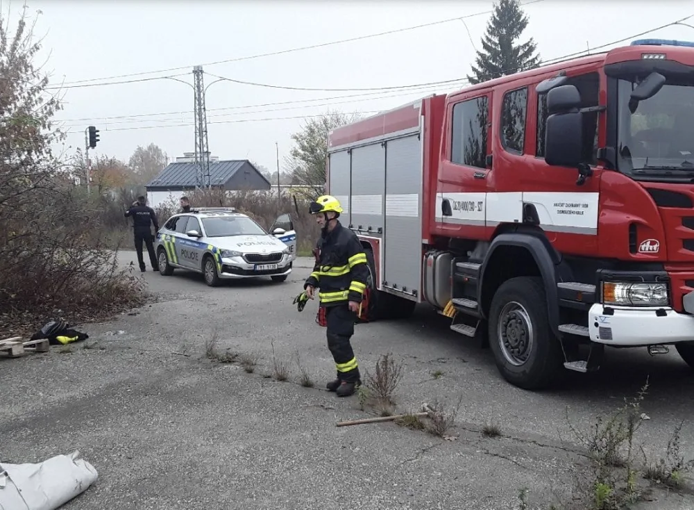 Stateční chlapci zachránili v Dolní Sukolomi kamaráda, který při stavbě bunkru spadl do jímky a mohl se utopit