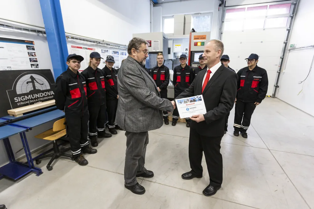 Honeywell podpořil talentované žáky v Lutíně. Propojení školy a praxe je ideální, shodli se ředitelé
