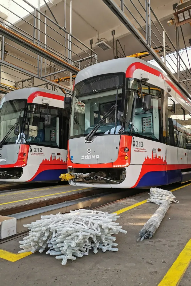 Dopravní podnik již chystá vánoční tramvaje. Do ulic Olomouce vyjedou příští neděli