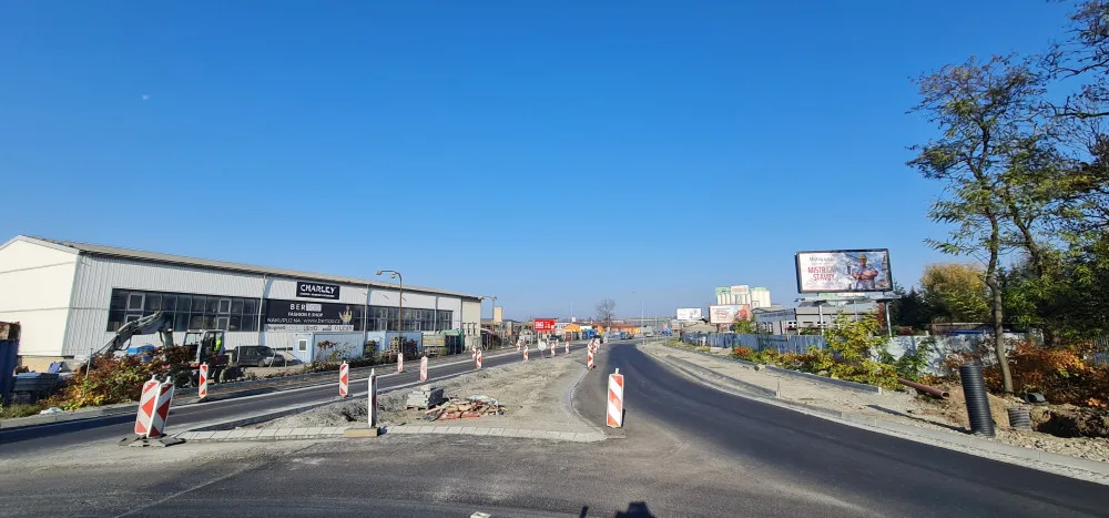 Zdržení v Přerově. Na okružní křižovatce na průtahu městem budou stavbaři pokládat asfalt