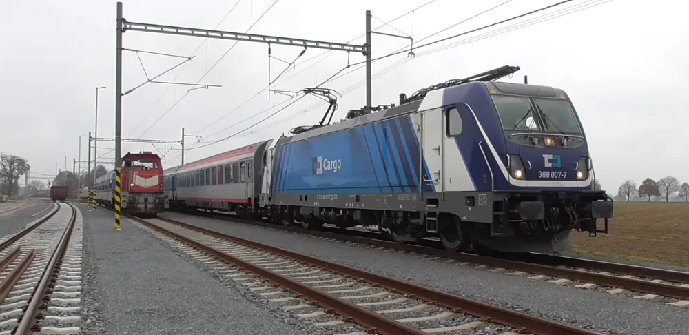 Záběr z technicko-bezpečnostní zkoušky zmodernizované trati Olomouc - Uničov