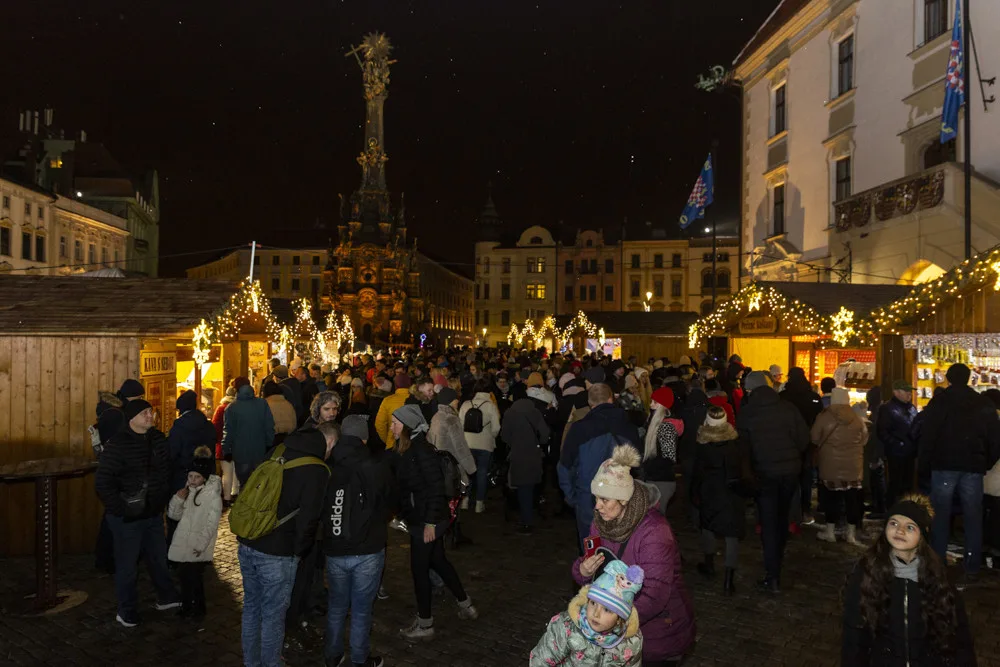 Rozsvícení stromu v Olomouci přilákalo davy. Jedle dostala jméno Perníček