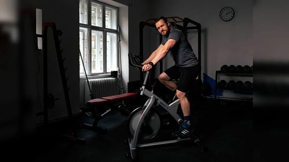 Rekordní jízda pro onkologické pacienty: Olomoučan chce zvládnout čtyřiadvacet hodin spinningu