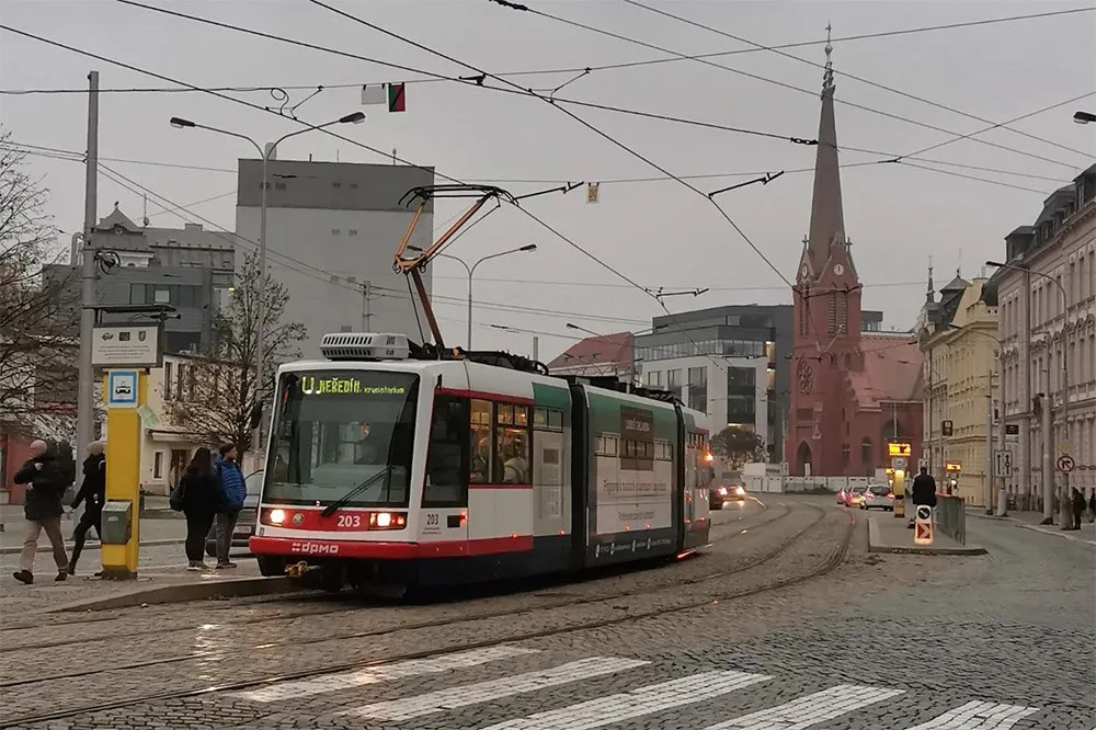 Linka U na zastávce Náměstí Hrdinů