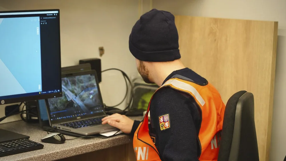 Vykolejený vlak a desítky zraněných. U Jívové proběhlo taktické cvičení
