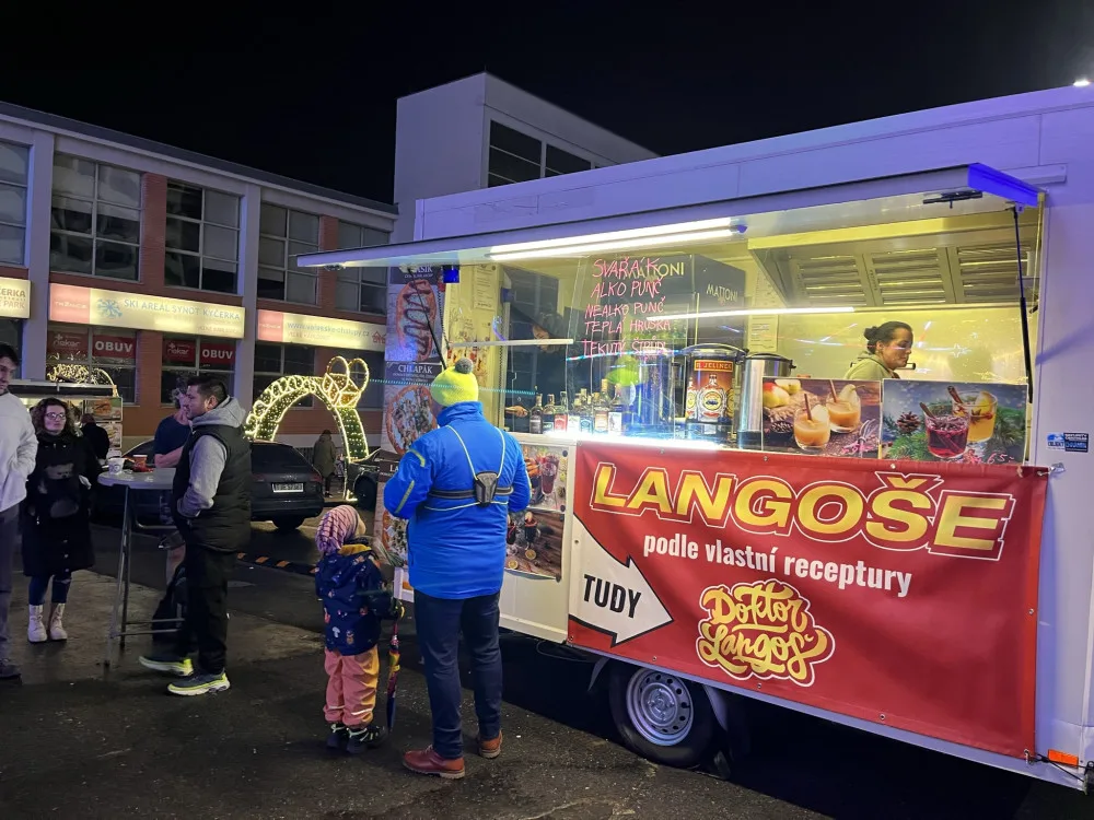 Langoše, burgery, punč i vyhlídkové kolo. Vánoční trh ve Zlíně stojí za návštěvu