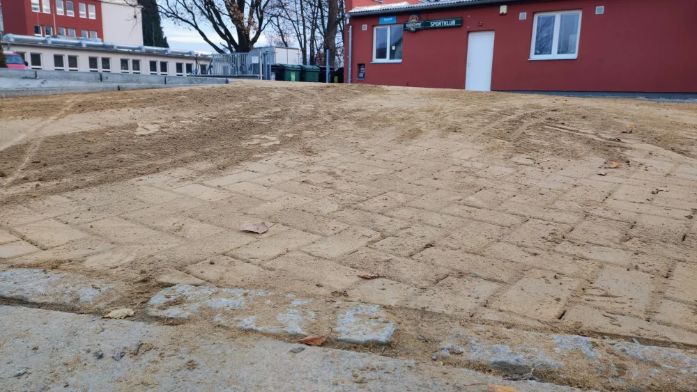 GLOSA: Kontroverzní obratiště a parkoviště u základní školy v Bohuňovicích