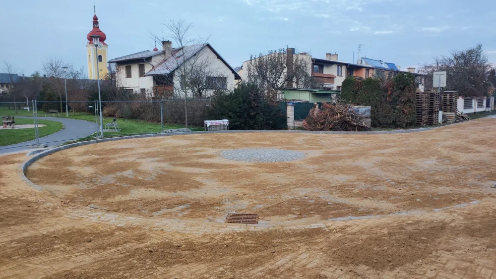 GLOSA: Kontroverzní obratiště a parkoviště u základní školy v Bohuňovicích