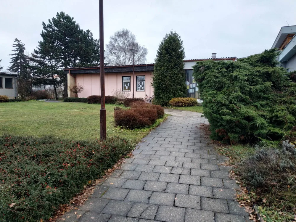 Mateřská školka v Čechovicích se rozpadá, zlobí se rodiče. Připravujeme opravy, uklidňuje město